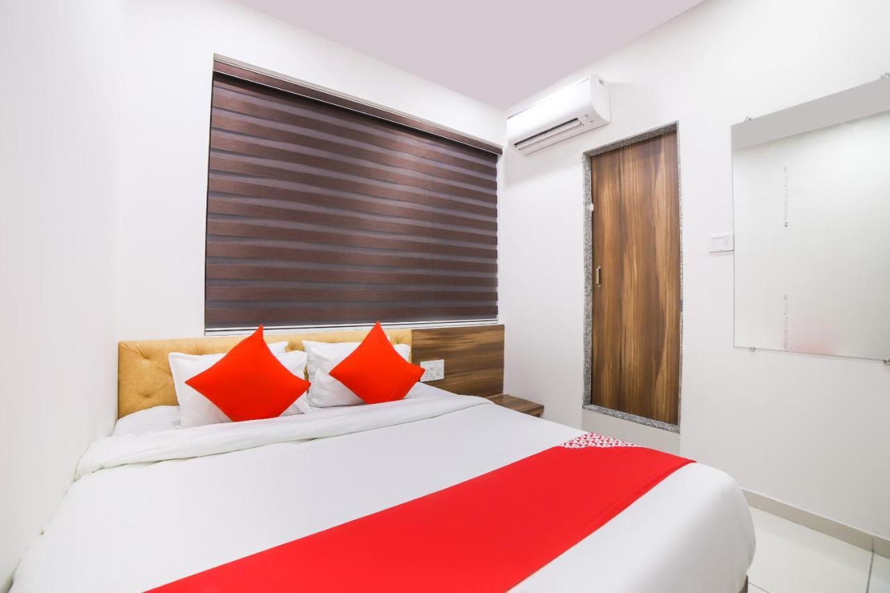 Oyo Flagship 47564 Hotel Gallops Sarkhej Exterior photo